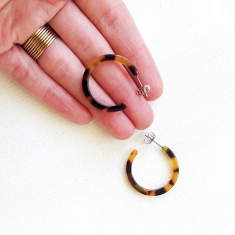 Tortoise Shell Hoops - Picture 9 of 12